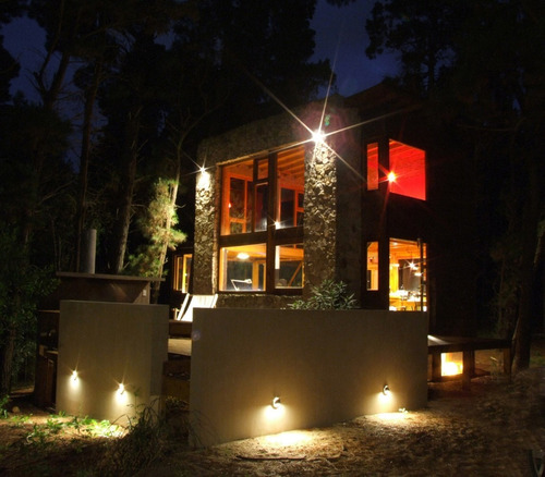 Imagen 1 de 10 de Casa En Bosque Para Cuatro Personas