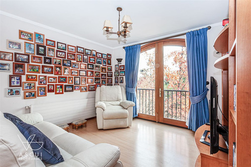 Casa En Venta De 4 Dorm. En Lo Barnechea