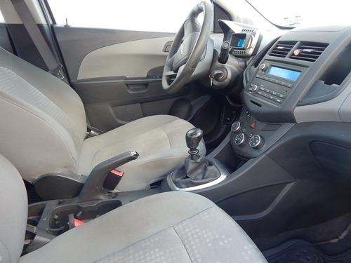 Imagen 14 de 15 de Chevrolet Sonic Ls 2016 Blanco