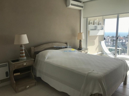 Apartamento En Península 2 Dormitorios Con Vista Al Puerto- Ref: 11653