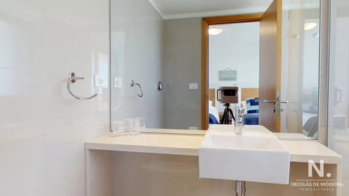 Pent House De 3 Dormitorios En Suite En Edificio Blue Bird , Punta Del Este , Playa Brava