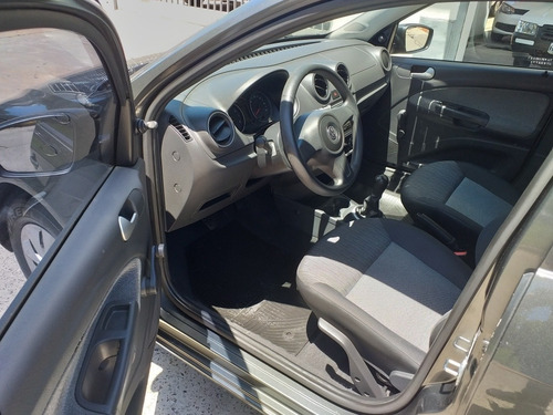 Volkswagen Voyage 1.6 Comfortline 101cv 2013