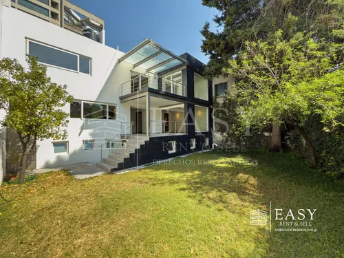 Casa De Lujo En Lomas Con Uso Mixto Y Jardín