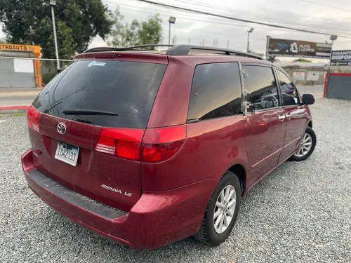 Toyota Sienna Le 2004