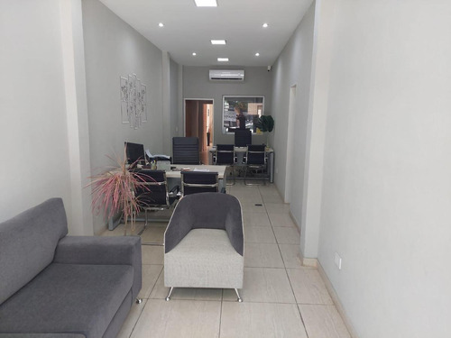 Imagen 2 de 27 de Local Comercial / Oficina Comercial- Castelar/ituzaingó