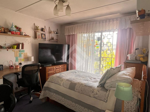 Casa En Venta De 5 Dorm. En Ñuñoa