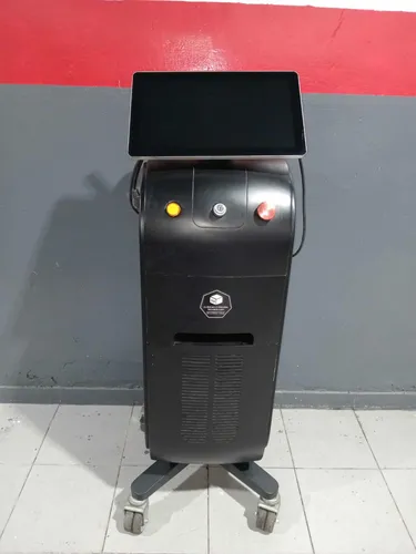 Alquiler De Máquina De Depilación Definitiva Soprano Titaniu