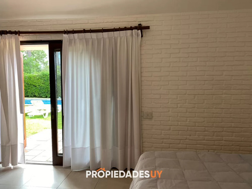 Alquiler Temporario De Casa De Tres Dormitorios Con Piscina En Barrio Lugano A Pasos De Punta Shopping, Punta Del Este