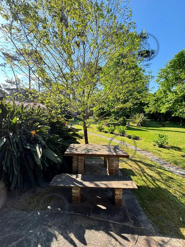 Imponente Chalet Con 5 Dormitorios Y Mas De 3000 M2 De Terreno