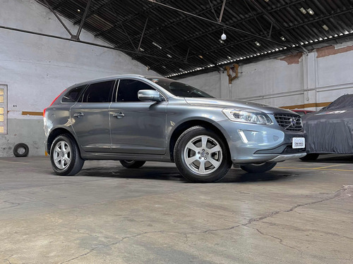 Volvo XC60 2.5 T5 Momentum