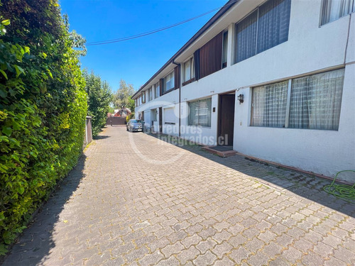 Casa En Venta De 4 Dorm. En Las Condes