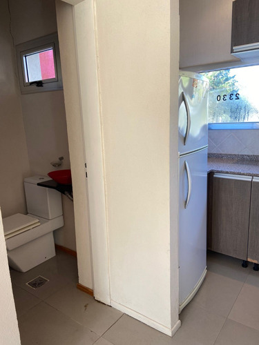Casa Moderna De 3 Dormitorios + Dependencia. Amplio Garaje. Jardín Con Diferentes Niveles