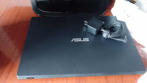 Laptop Asus E510 Con Cargador Y Maletín