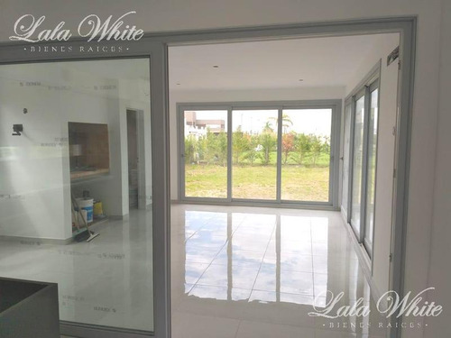 Imagen 8 de 17 de Venta - Casa En Los Naranjos