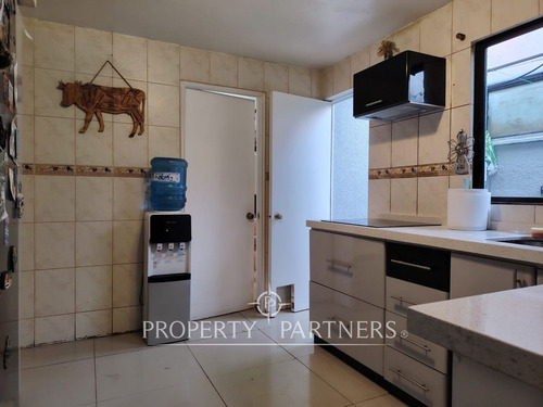 Arriendo Remodelada Casa, Sector Arboleda Peñalolé...