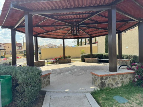 Casa Sola, Amplia ,en Renta, De 2 Niveles,de 2 Recamaras, 2 1/2 Baños, 2 Estacionamientos, Terraza Con Pérgola, Amenidades, Fraccionamiento Real Madeira Fase Iv, Pachuca De Soto, Hidalgo