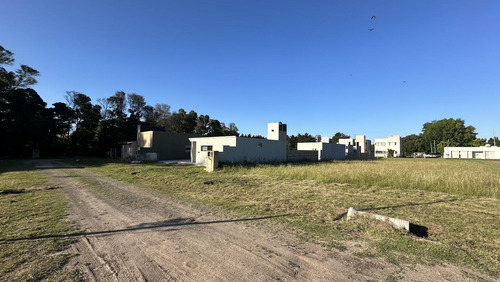 Terreno En 137 Y 424. La Candelaria. Barrio Cerrado.