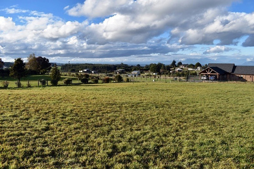 Imagen 2 de 14 de Preciosa Parcela En Llanquihue Con Vistas Al Lago Y Volcanes