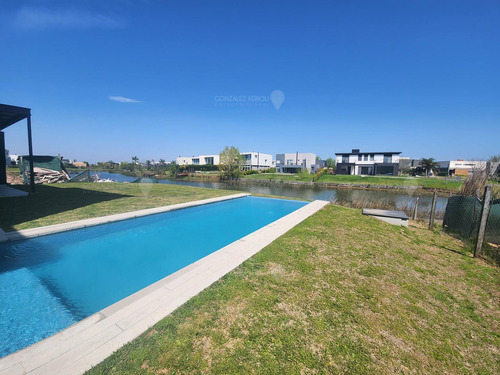 Casa  En Venta Ubicado En El Cantón, Al Lago Con Pileta Escobar Y Alrededores