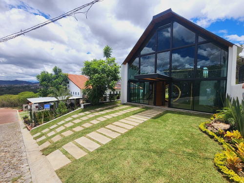 Venta Casa Tulipanes V De 4 Habitaciones Con Baño, Amueblada, Equipada Con Enorme Jardín Y Alberca Climatizada En Fracc Rancho San Diego Ixtapan De La Sal Edomex