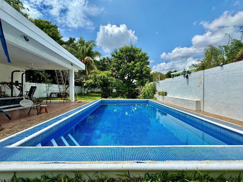 Casa En Venta En El Centro De Merida, Santiago