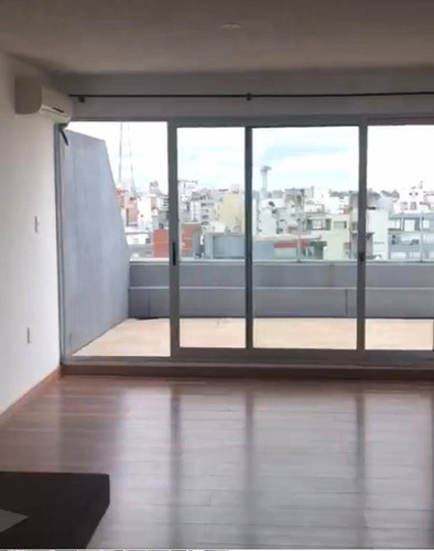 Apartamento Con Vista Despejada, 1 Dormitorio, Placares Amplios, Terraza De Uso Exclusivo. 