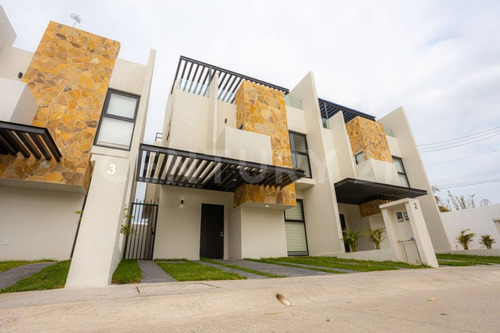 Se Renta Casa En Coto Portón Del Cielo, Bahía De Banderas, Nayarit