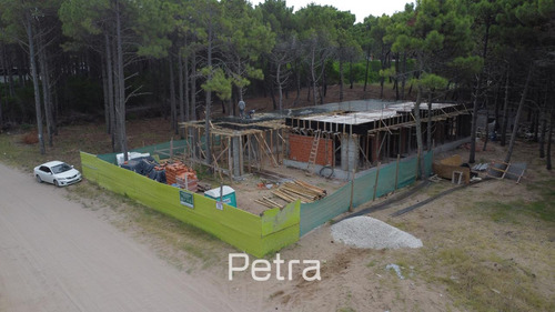 Casa En Pinamar Norte A Estrenar. La Frontera