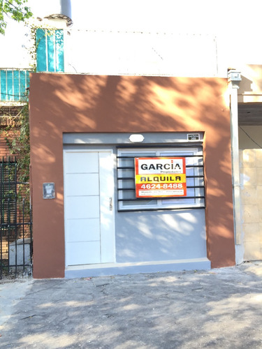 Departamento De 2 Amb, En Planta Baja La Frente En Alquiler