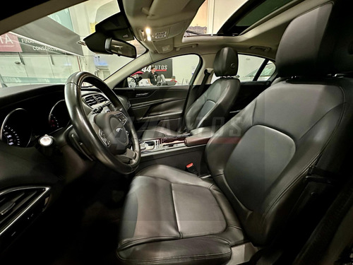 Jaguar XE 2.0 Pure