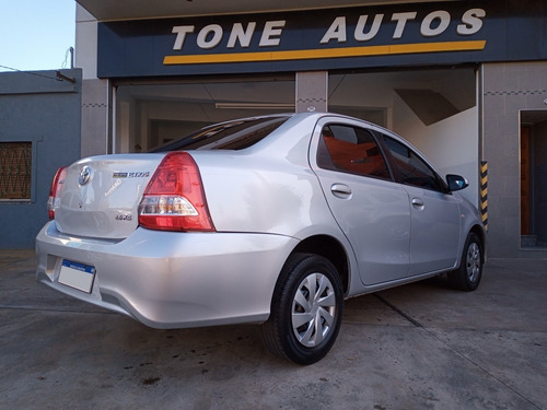 Imagen 4 de 11 de Toyota Etios Sedan 2017 Xs 1.5 N Mt6