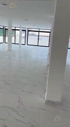 Edificio En Renta En El Centro De Veracruz, Es De Plantas Y Cuenta Con Baños Para Dama Y Cablleros