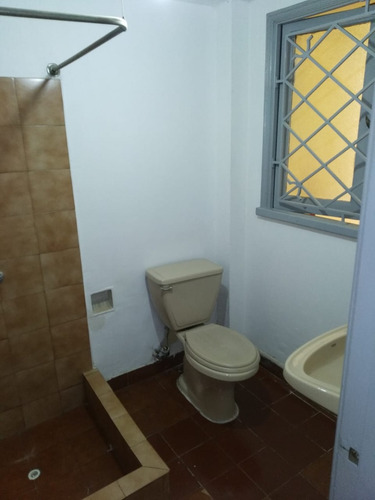 Metro Los Heroes Depto 3 Dorm 2 Baños