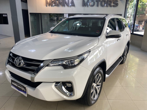 Imagen 4 de 16 de Toyota Hilux Sw4 Tdi Srx At L16 2019
