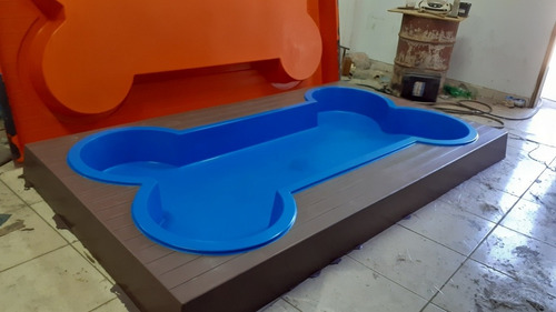 Imagem 9 de 11 de Piscina Para Cães Em Formato De Osso Com Deck E Hydrante.