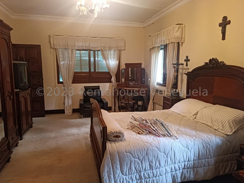 Casa En Venta En Country Club Caracas Para Remodelar Pozo De Agua Chacao Caracas Casas Angela Tochon 2000 Metros Terreno