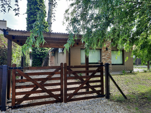 Casa Independiente Con Predio Cercado.