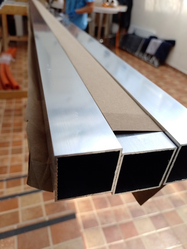 Tubo Cuadrado De Aluminio De 1 1/2