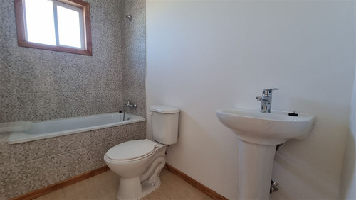 Casa En Venta De 3 Dorm. En Puerto Varas