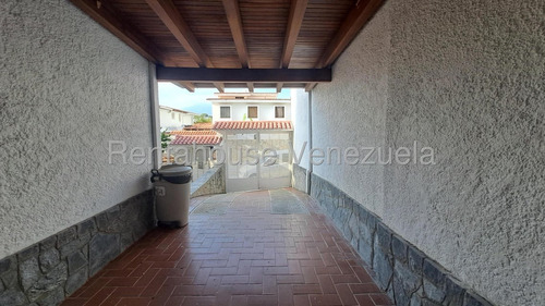 Linda ,comoda Y Funcional Casa En Venta Ubicada En Naranjos Del Cafetal 24-18040