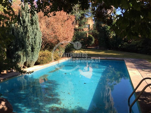 Imagen 2 de 30 de Casa En Venta De 5 Dormitorios En Las Condes