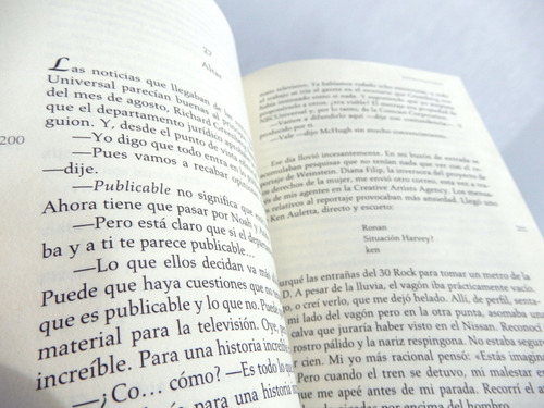 Depredadores: El complot para silenciar a las víctimas de abuso., de Farrow, Ronan. ficción Editorial ROCA TRADE, tapa blanda en español, 2020
