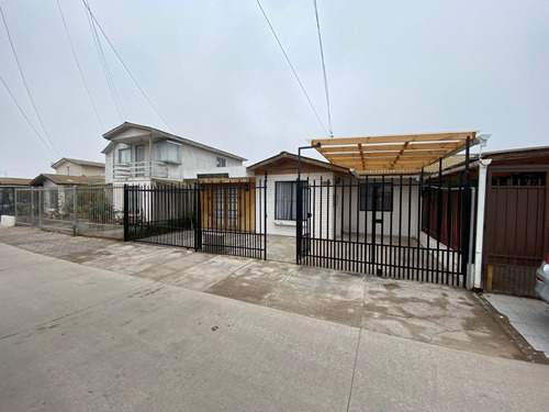 Se Vende Casa, 4 Dorm + 2 Baños. La Serena