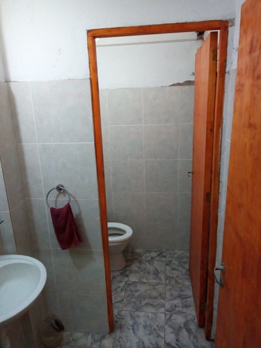 Venta Local Con Renta. Sarmiento Y Colon. Con Zotano-patio-persiana.