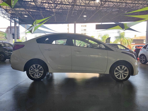 Imagem 11 de 15 de Hyundai Hb20s 1.6 Comfort Plus 16v 2016
