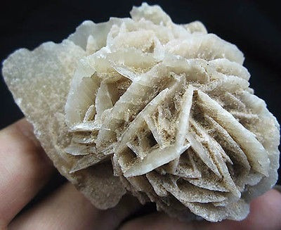 Mineral   Selenita   65 X48 X35 Mm