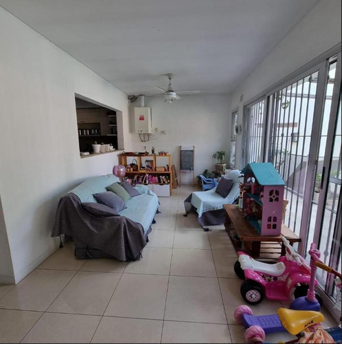 Casa En Venta - 4 Dormitorios 3 Baños - Cochera - 400mts2 - Ituzaingó