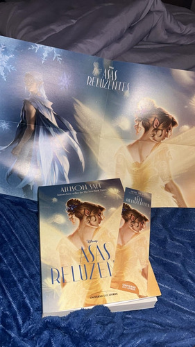 Asas Reluzentes - Edição Com Brinde - Disney - Livro - Capa Brochura - 1a Edição - Acompanha 1 Pôster + 1 Marca Página - Novo