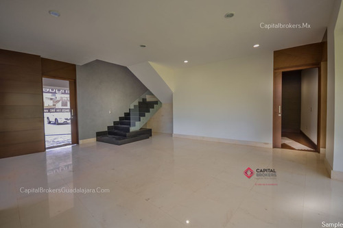 Imagen 20 de 30 de Casa De Lujo Nueva Con Amplio Jardin En Reserva Real