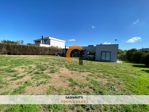 Casa En Venta, 3 Dorm.+ 1 Escritorio Barrio San Matías!
